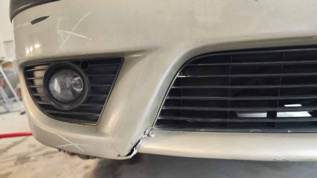 Kunststoffreparatur am Auto Dresden – Stoßfänger und Kunststoffteile instand setzen
