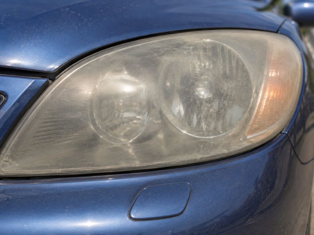 Matter und verwitterter Fahrzeugscheinwerfer als Mangel bei der Leasingrückgabe
