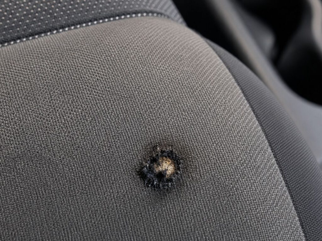 Abnutzung und Beschädigungen im Fahrzeuginnenraum bei einem Leasingfahrzeug