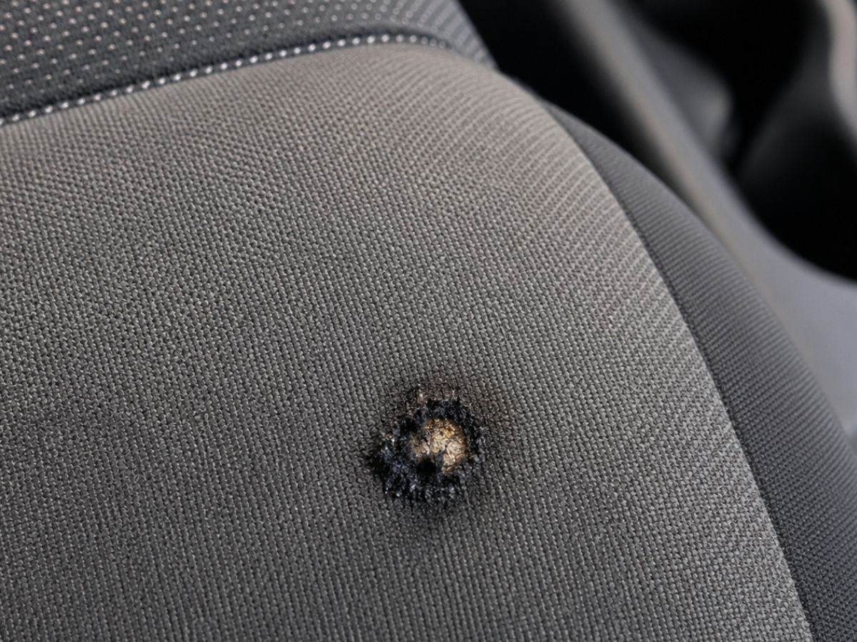 Abnutzung und Beschädigungen im Fahrzeuginnenraum bei einem Leasingfahrzeug